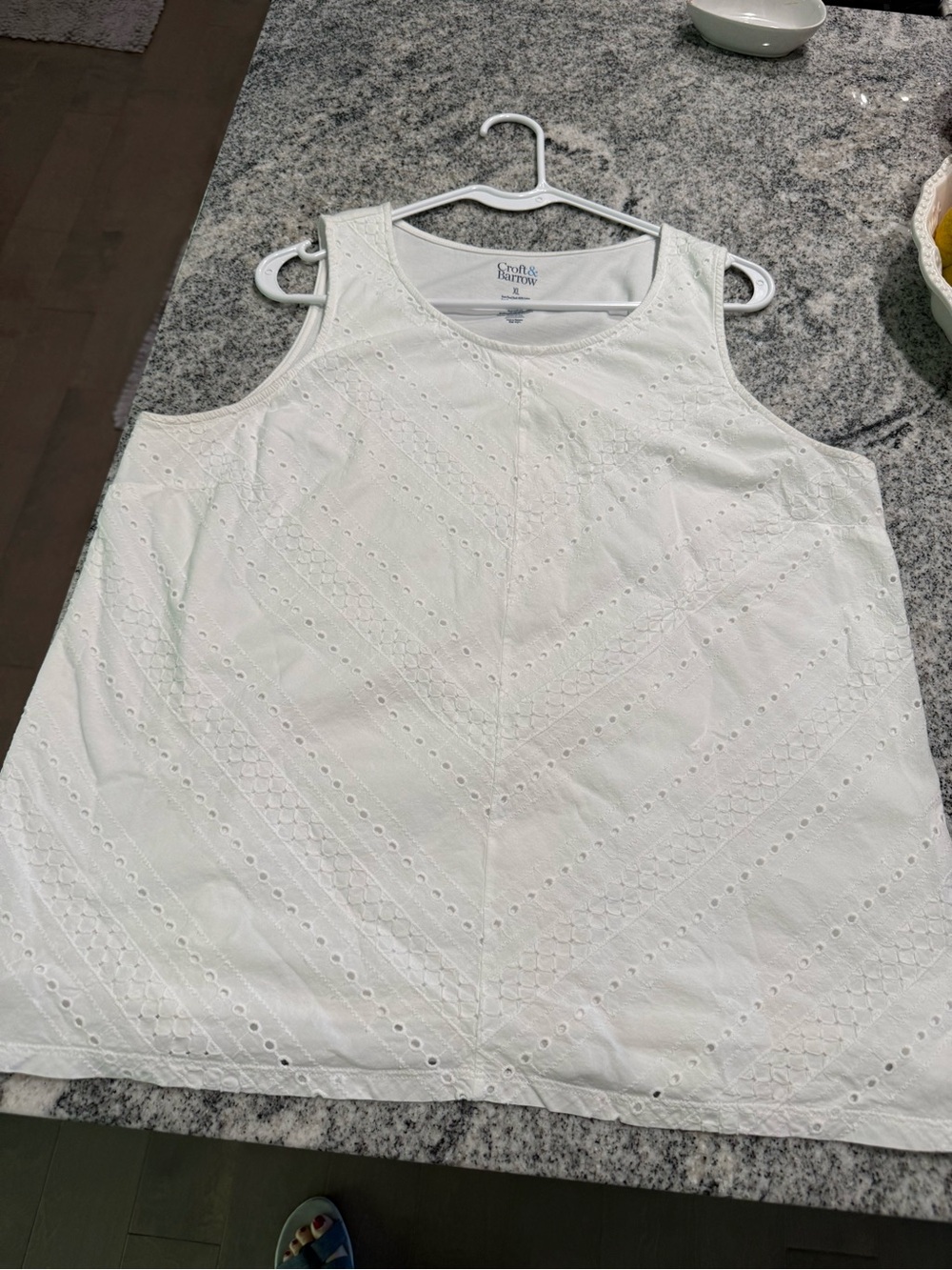 croft & barrow White Eyelet V-Chevron Sleeveless Tank